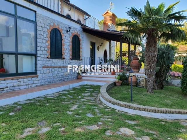 Case e ville in vendita di 600 m²