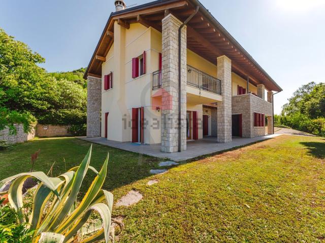Case e ville in vendita di 600 m²