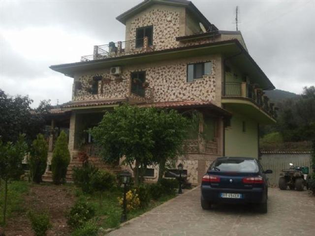 Case e ville in vendita di 600 m²