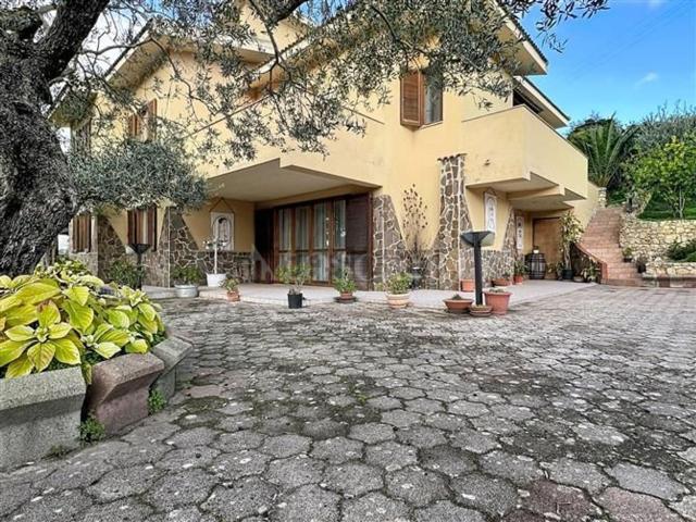 Case e ville in vendita di 600 m² in Traversa Monte Furru