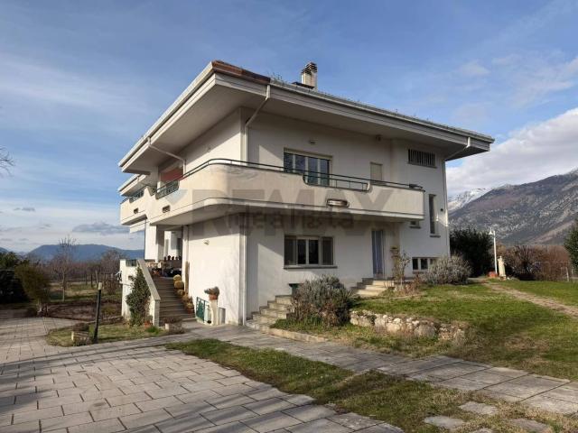 Case e ville in vendita di 600 m² in Via Ancinale, 9
