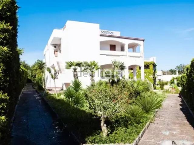 Case e ville in vendita di 600 m² in Via Archimede