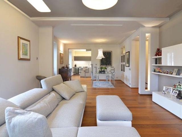 Case e ville in vendita di 600 m² in Via Asiago