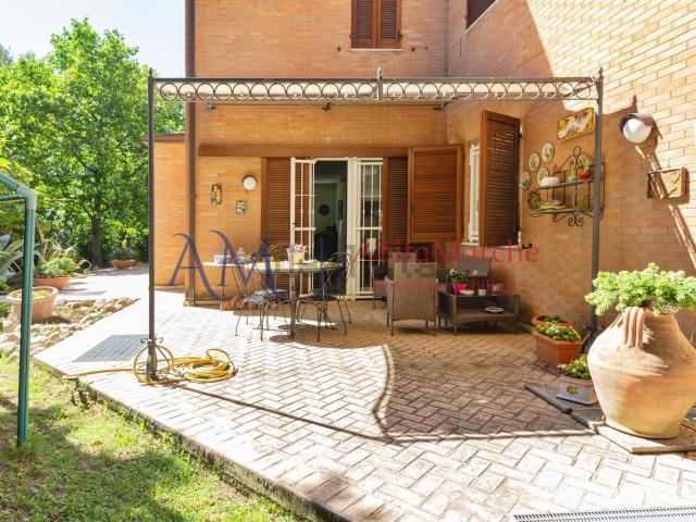 Case e ville in vendita di 600 m² in Via Beniamino Gigli, 8