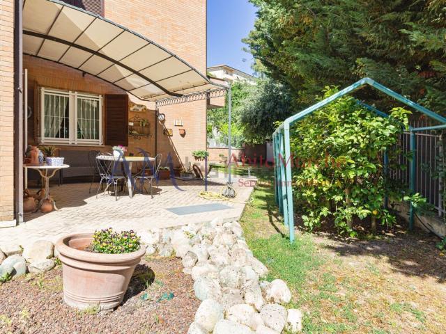 Case e ville in vendita di 600 m² in Via Beniamino Gigli, 8