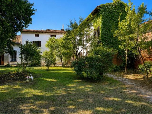 Case e ville in vendita di 600 m² in Via Giovanni Gonella