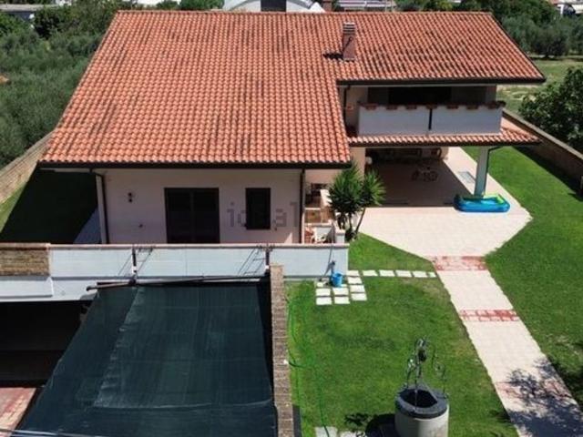 Case e ville in vendita di 600 m² in Via de Titta C 6