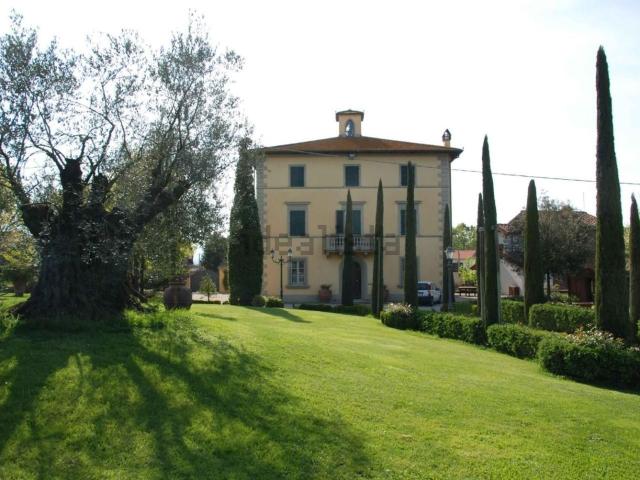 Case e ville in vendita di 600 m² in Via della Val di Nievole