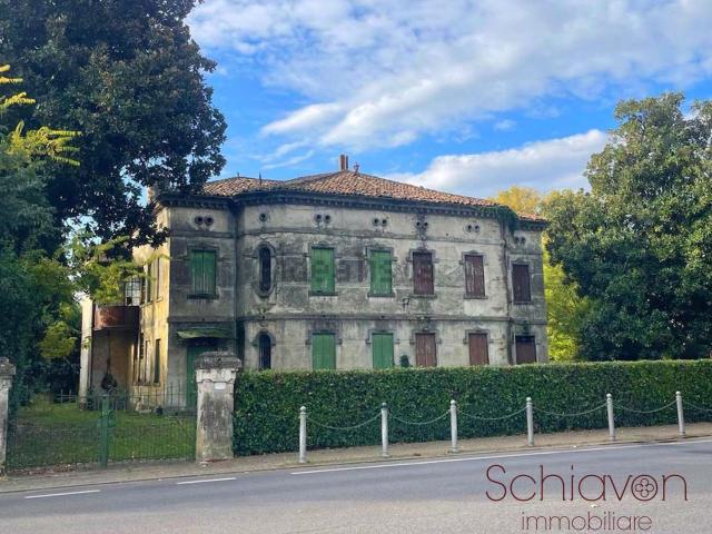 Case e ville in vendita di 600 m² in Via della Vittoria, 12