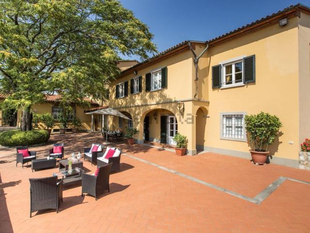 Case e ville in vendita di 600 m² in Via di Filettole, 1