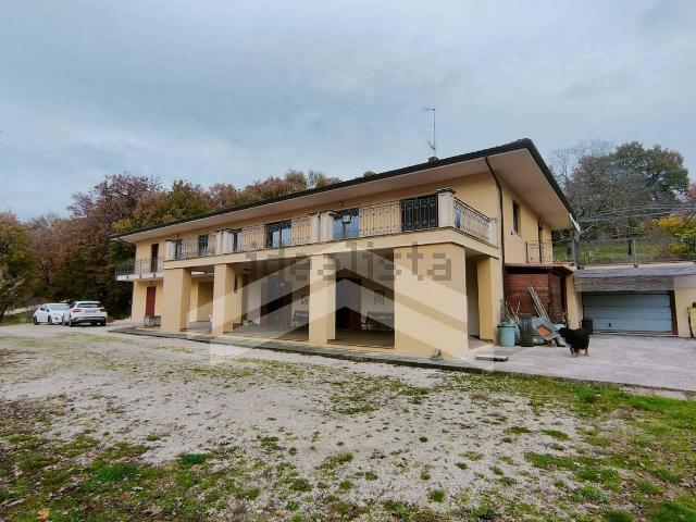 Case e ville in vendita di 600 m² in Via Fonte Nuova