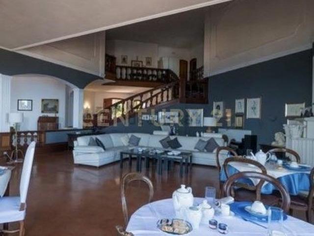 Case e ville in vendita di 600 m² in Via IV Novembre