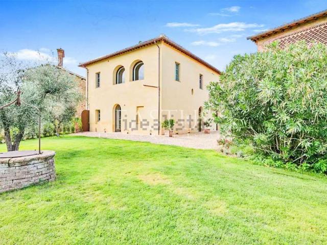 Case e ville in vendita di 600 m² in Via Leonida Cialfi, 99
