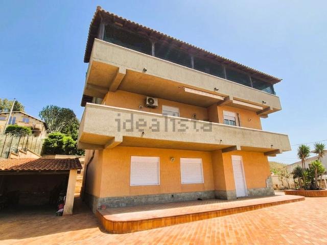 Case e ville in vendita di 600 m² in Via San Benedetto da Norcia, 1