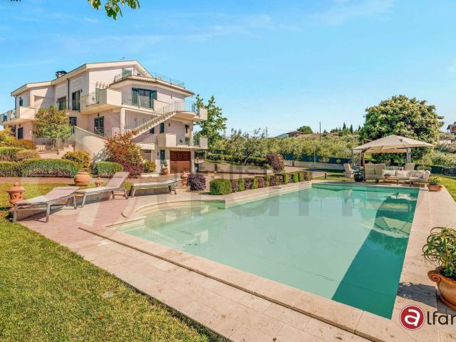 Case e ville in vendita di 600 m² in Via Santa Elisabetta