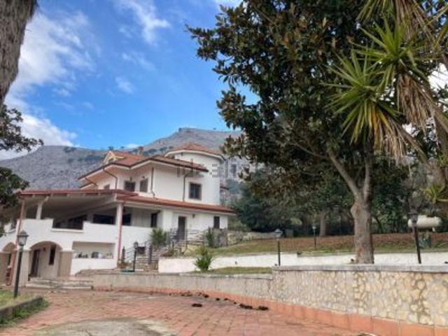 Case e ville in vendita di 600 m² in Via santa maria di trocchio