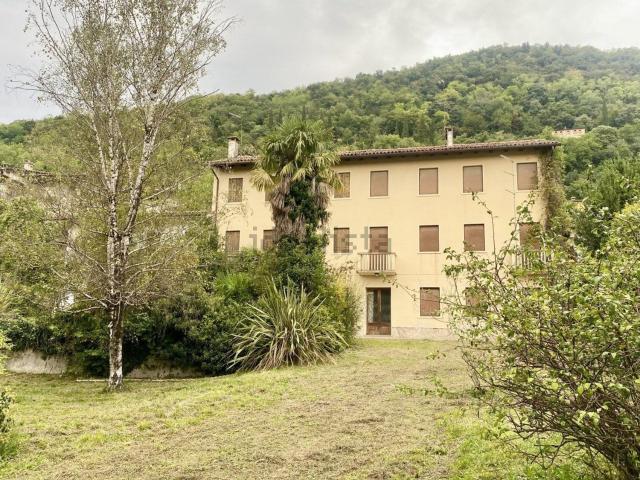 Case e ville in vendita di 600 m² in Via Roma