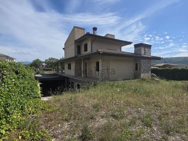 Case e ville in vendita di 600 m² in Via Romana