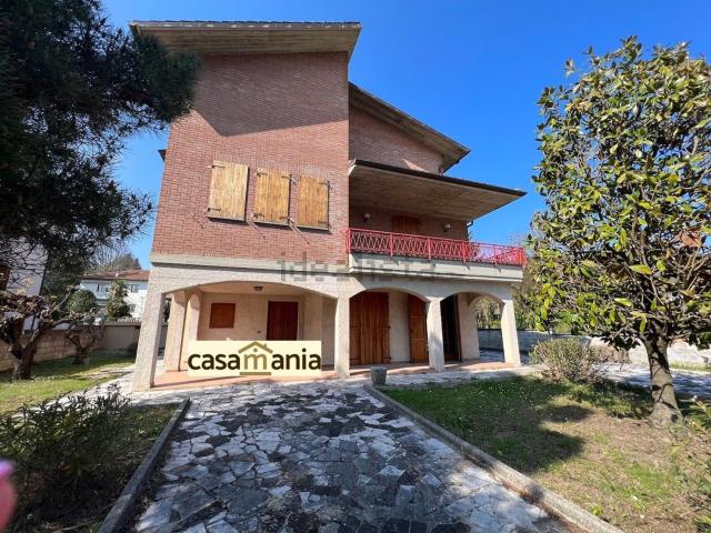Case e ville in vendita di 600 m² in Via Togliatti, 1