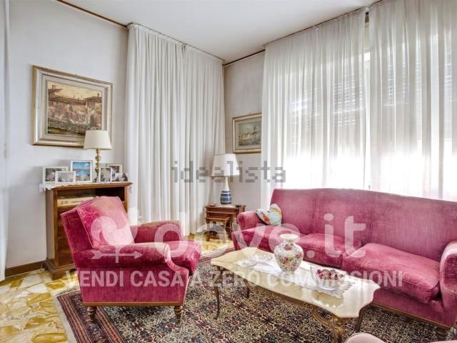 Case e ville in vendita di 600 m² in Via V.Veneto