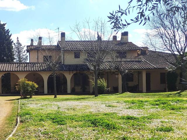 Case e ville in vendita di 600 m² in Via Vergheretana, 1