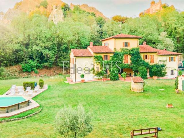 Case e ville in vendita di 600 m² in Località Recchiortoli, 40
