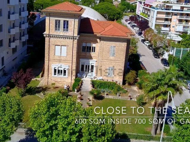 Case e ville in vendita di 600 m² in Lungomare Zara, 109