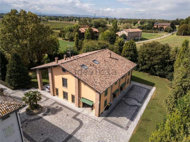 Case e ville in vendita di 600 m² in Strada Cadiane, 191