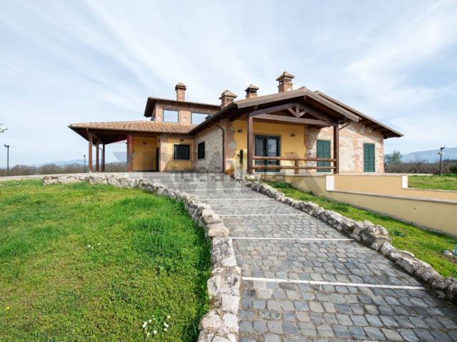 Case e ville in vendita di 600 m² in Strada Provinciale Pascolare, 164