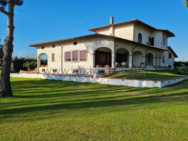 Case e ville in vendita di 605 m² in Via Padule