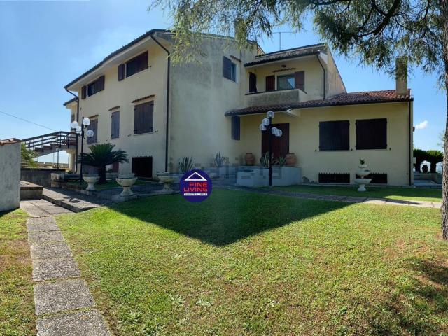 Case e ville in vendita di 607 m² in Strada Comunale del Giardino