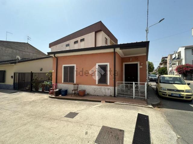Case e ville in vendita di 60 m² in Via dei Gladioli, 18