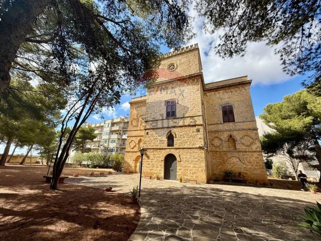 Case e ville in vendita di 612 m² in Via Salemi, 343