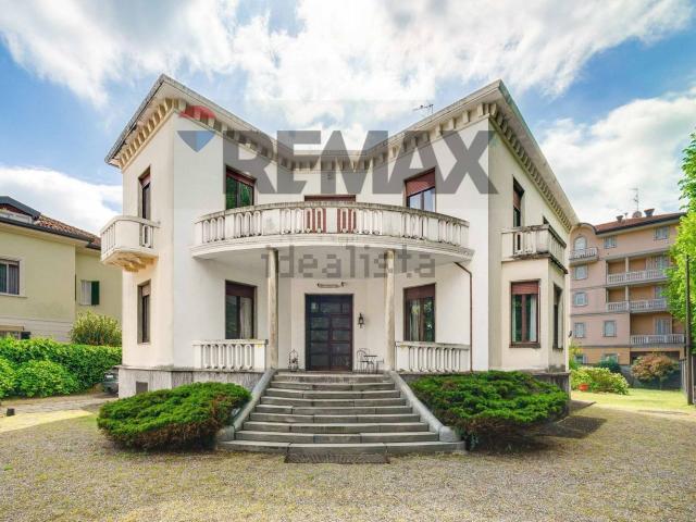 Case e ville in vendita di 619 m²