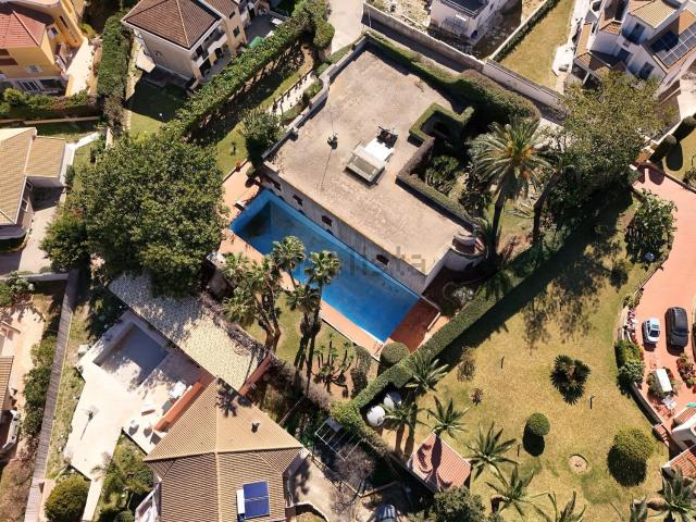 Case e ville in vendita di 620 m² in Via Grotta Santa, 162