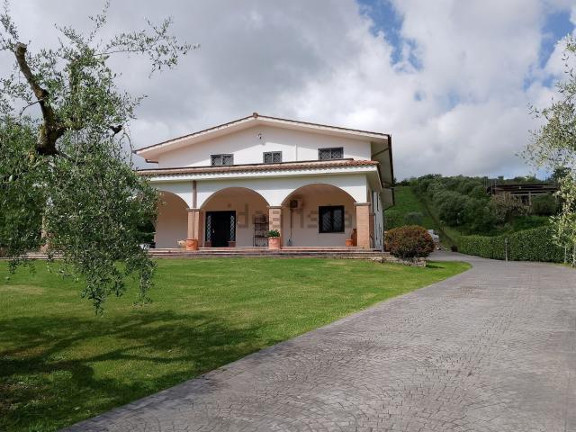Case e ville in vendita di 620 m² in Via di Valle Conca