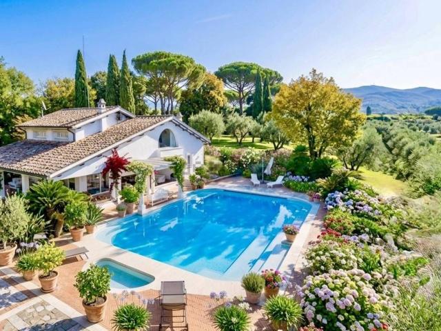 Case e ville in vendita di 620 m² in Via Formellese