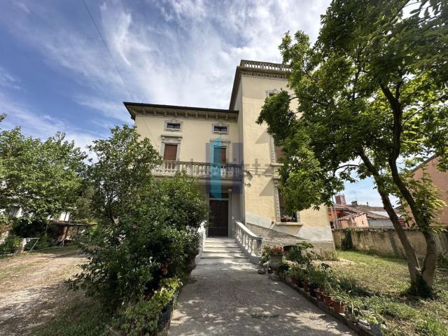 Case e ville in vendita di 620 m² in Via Roma