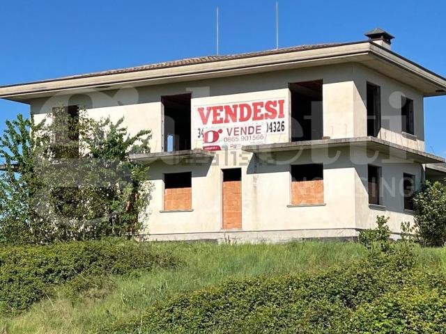 Case e ville in vendita di 620 m² in Strada di Bonifica Arginale Torrente Rava