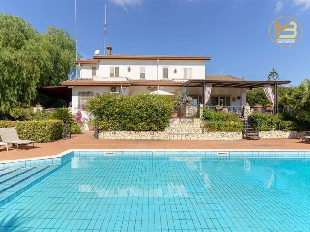 Case e ville in vendita di 620 m² in Strada Provinciale 99