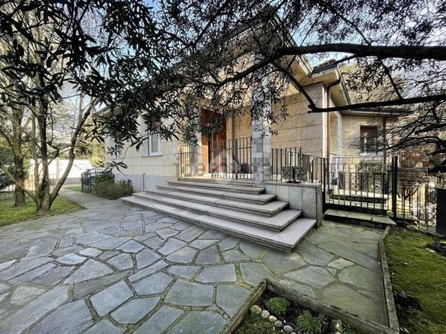 Case e ville in vendita di 622 m² in Via Giosuè Carducci, 7