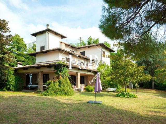 Case e ville in vendita di 626 m² in Strada Serra, 1