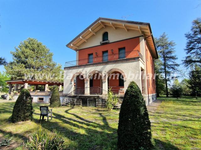 Case e ville in vendita di 628 m² in Via Rigosa, 206