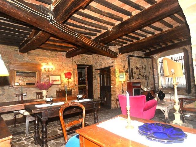 Case e ville in vendita di 630 m²