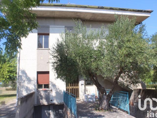Case e ville in vendita di 630 m² in Via Carlo Carrà