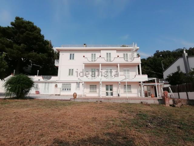 Case e ville in vendita di 630 m² in Via Casa dei Pazzi