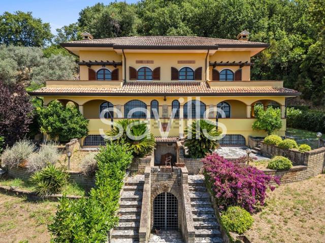 Case e ville in vendita di 630 m² in Via Castellaro