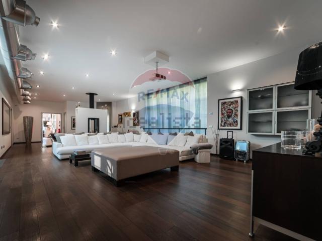 Case e ville in vendita di 630 m² in Via Giuseppe Verdi, 2