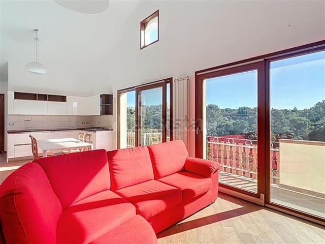 Case e ville in vendita di 630 m² in Via Verona
