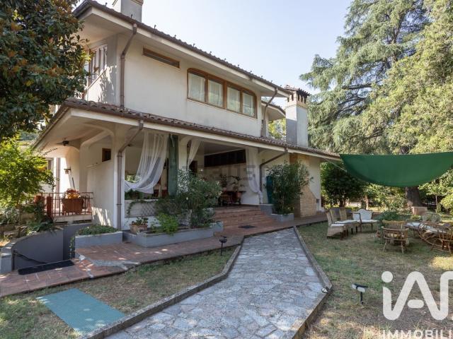 Case e ville in vendita di 631 m² in Via A. De Gasperi, 2